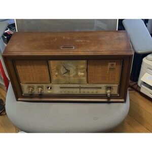 Vintage General Electric Radio  Model C1540 , ( Not Working Properly)
